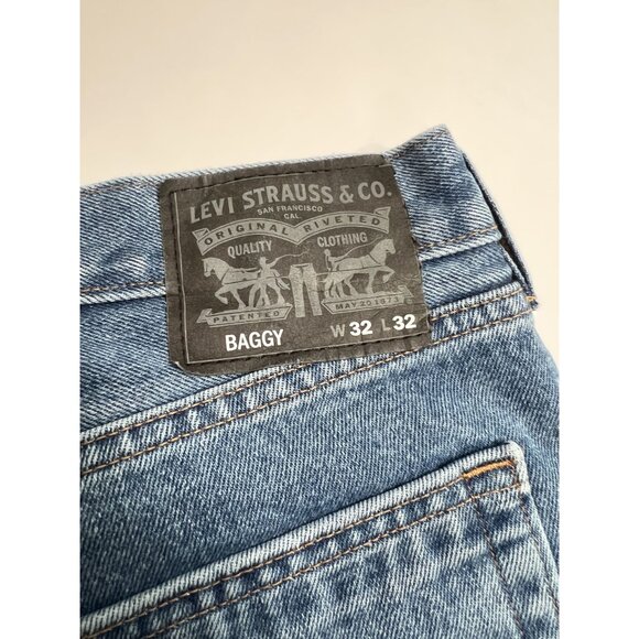 Levi's Baggy Jeans in Blue - Picture 3 of 4